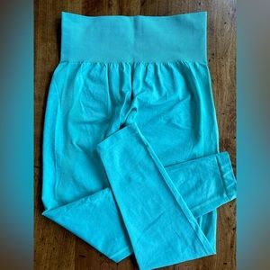 NVGTN contour seamless leggings (mint color)